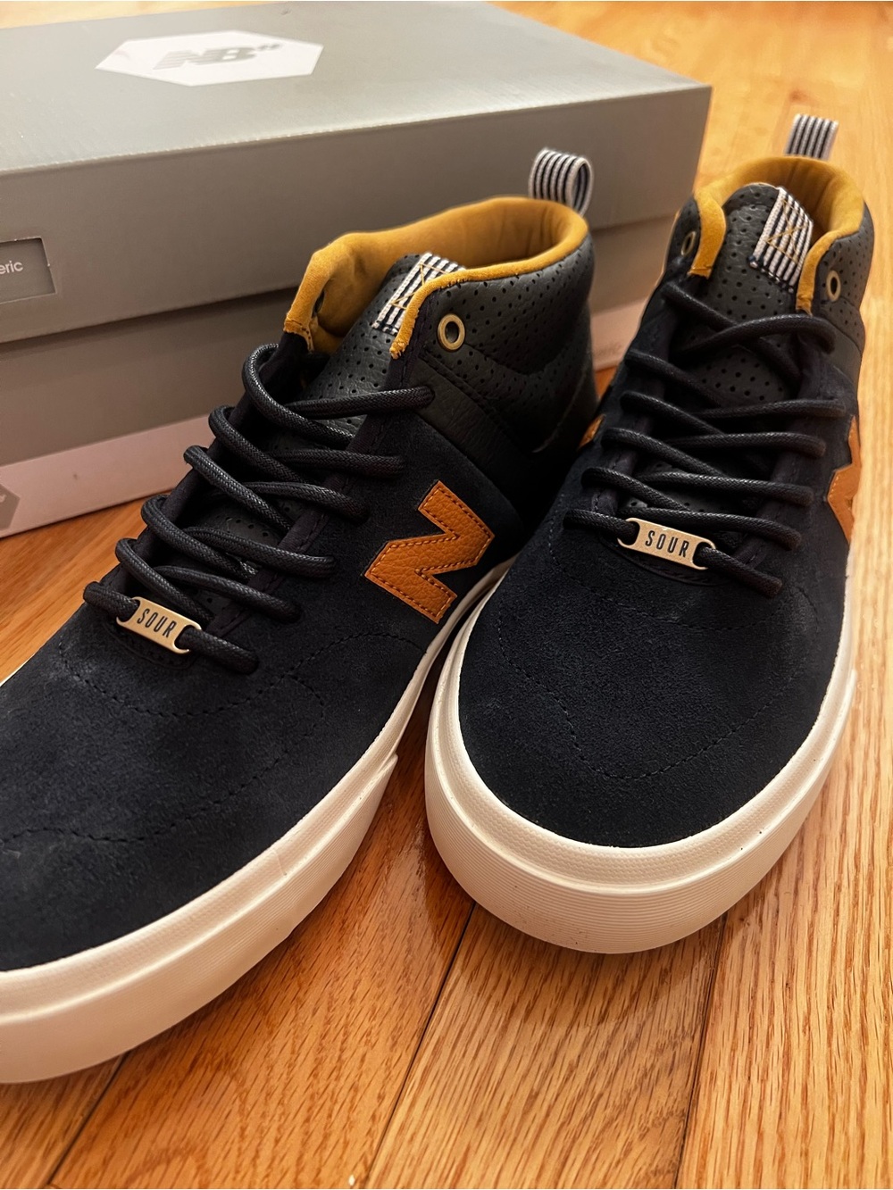 Shoe box image